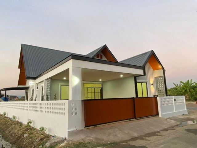 ให้เช่า 20,000 บาท/ลดราคาขาย 2.99 ล้านบาท #โซนหางดง บ้านสร้างใหม่ 2 ชั้น สไตล์โมเดิร์นมูจิ #วิวเขา #ติดน้ำ บรรยากาศดี เงียบสงบ เดินทางสะดวก