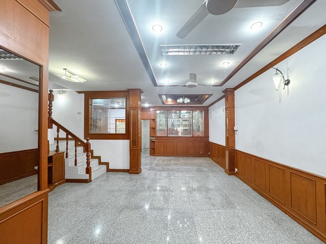 ขายทาวน์โฮม 3 ชั้น หมู่บ้านอิ่มอัมพร 1 ขนาด 28.2 ตร.ว. 350 ตร.ม พร้อม Built-in ซอยจรัญฯ 13 (แยกพาณิชธน 9) ใกล้ MRT บางขุนนนท์