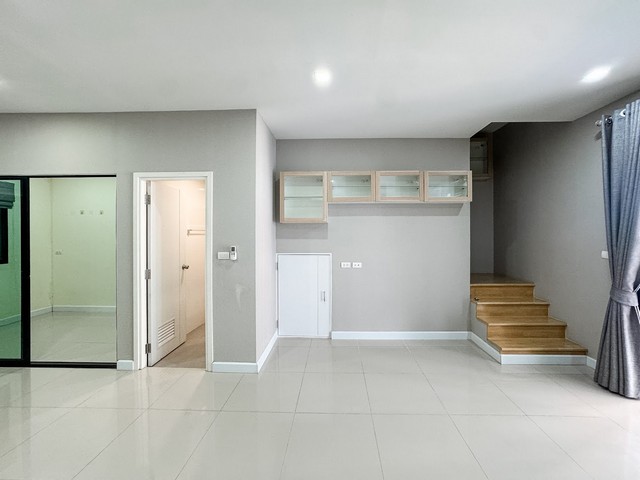 ขายทาวน์โฮม 3ชั้น พาทิโอ วัชรพล-รามอินทรา 19.3 ตร.ว สไตล์ Modern Iconic บ้านเทียบมือหนึ่ง ต่อเติมเต็มพื้นที่ เดินทางสะดวก