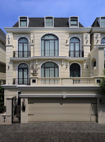 ขายบ้านเดี่ยว 3 ชั้น เอกมัย 22 เนื้อที่ 49 ตร.วา แต่งหรูหรา ออกแบบโดย HBA พร้อมผู้เช่าถึง พ.ย. 2568