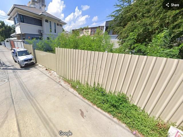 P1122 ขายที่ดิน โชคชัย 4 ซอย 30 ถนนหน้าที่ดินมีการวางท่อระบายน้ำสาธารณะเรียบร้อย เหมาะซื้อสร้างบ้าน