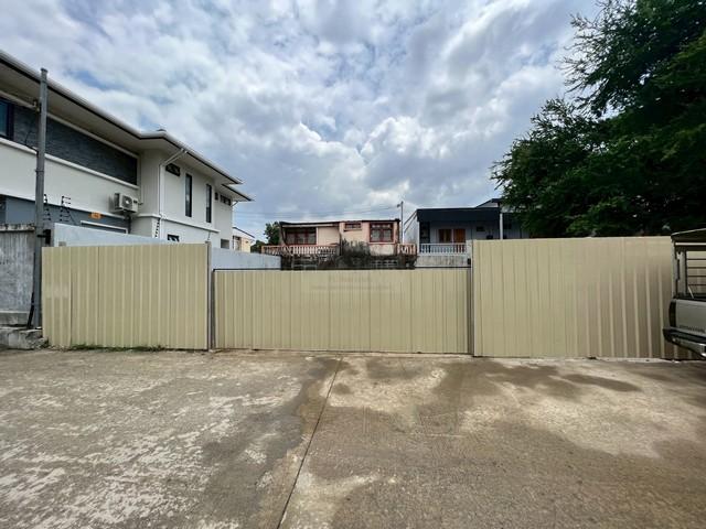 P1122 ขายที่ดิน โชคชัย 4 ซอย 30 ถนนหน้าที่ดินมีการวางท่อระบายน้ำสาธารณะเรียบร้อย เหมาะซื้อสร้างบ้าน