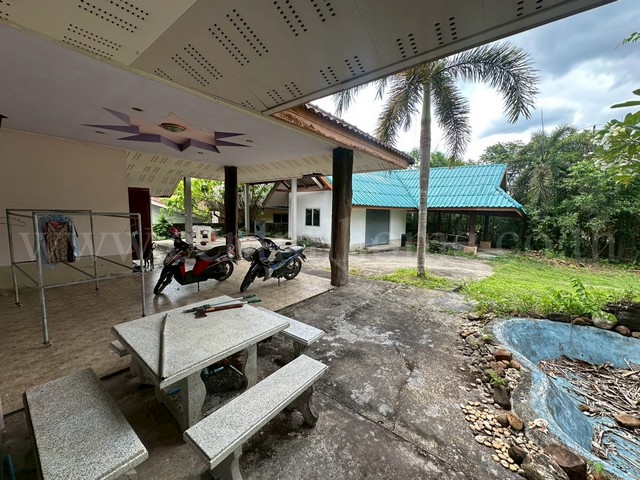 ลดราคา ที่ดินพร้อมสิ่งปลูกสร้าง 3-2-66.4 ไร่ หน้าหมู่บ้าน ทวีทรัพย์ บ้านควน จังหวัดตรัง