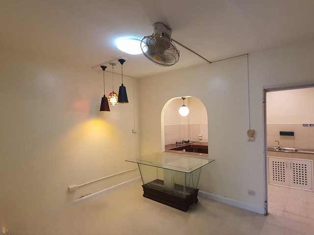 ทาว์นโฮม 2 ชั้น 4 นอน 2 น้ำ ต่อเติมสวย ใกล้รถไฟฟ้าสีชมพู พฤกษาวิลล์ 6 พระยาสุเรนทร์