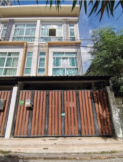 ขายทาวน์เฮ้าส์มือสองห้วยขวาง กรุงเทพมหานคร โครงการ ทาวน์เฮ้าส์ ซอย ประชาอุทิศ 7