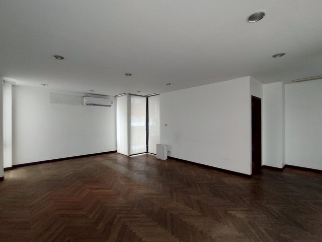 ให้เช่าโฮมออฟฟิศ4ชั้นย่านอารีย์พื้นที่ใช้สอย650ตร.ม.พร้อสระว่ายน้ำส่วนตัวเดินทางสะดวกใกล้BTS อารีย์