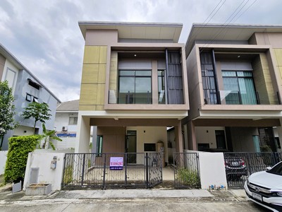 ซื้อวันนี้ ทำสีภายในฟรีให้ทั้งหลัง!  ขาย บ้านแฝด เอสเกต พรีเมี่ยม กาญจนาภิเษก ซอยกันตนา  36 ตร.ว. สภาพมือ1 ไม่เคยเข้าอยู่ 