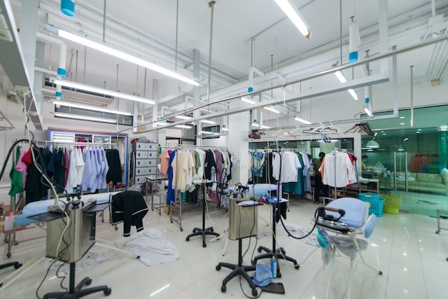 BH3714 ให้เช่าอาคารพาณิชย์ 3 ชั้น 4 คูหา ซอยสุขุมวิท 36 (แสนสบาย) เข้าซอย80 เมตร