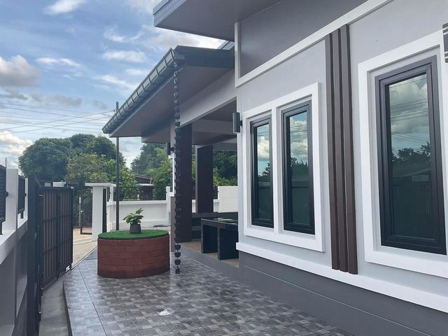 โซนแม่แตง ขายเพียง 1.79 ล.เท่านั้น 60 ตรว. #บ้านสร้างใหม่ #เจ้าของยังไม่เคยเข้าอยู่ มีรั้วรอบขอบชิด เงียบสงบ ไม่วุ่นวาย เดินทางสะดวก