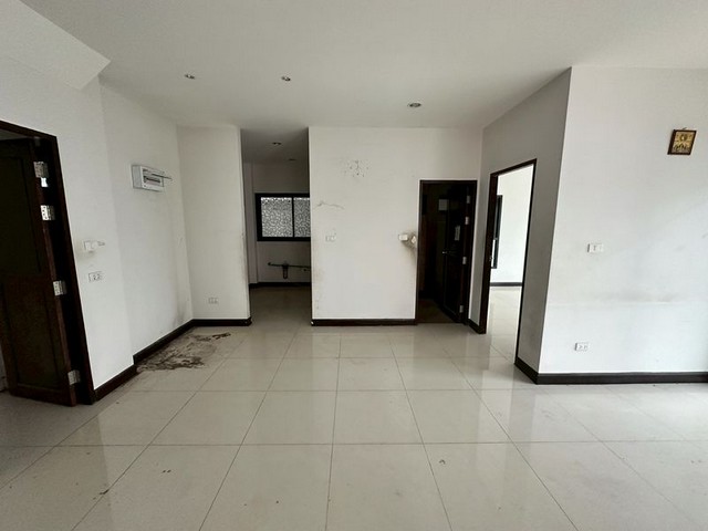 ขายบ้านหรู The Complete Sriracha 3 ห้องนอน 3 ห้องน้ำ ทำเลดี ใกล้ J-PARK TP-H1627