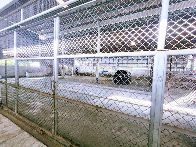 โกดัง ถูกที่สุดในโลก สะพานสูง MRT น้อมเกล้า รถไฟฟ้าสีส้ม 430ม. ตรม.ละ 60-75 บาท 10ล้อ เข้าได้ 216-430 ตรม.   แจส กรีนวิลเลจ รามคำแหง 1 กม.