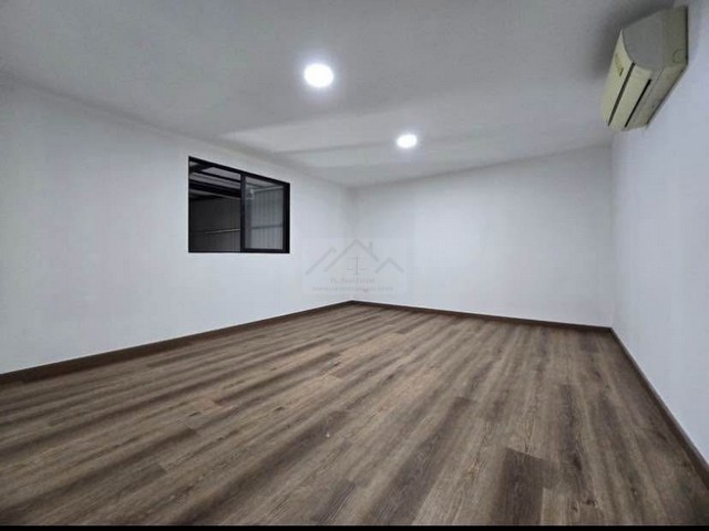 ให้เช่าโกดังพร้อมออฟฟิศ 86 ตารางเมตร ซอยวิภาวดี 60 ใกล้สนามบินดอนเมือง สามารถทำ cafe, studio, สำนักงาน