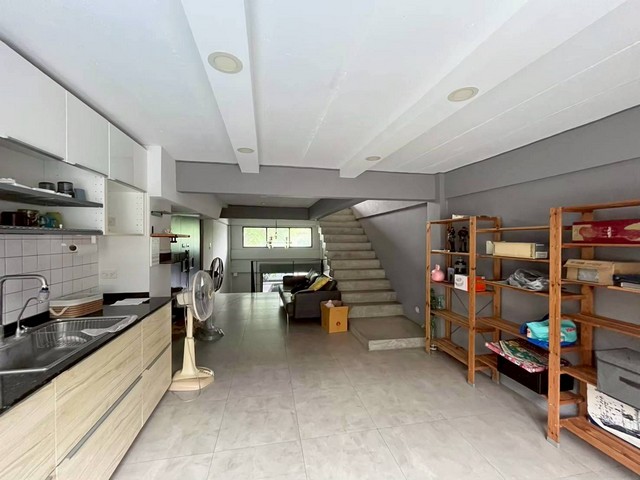 ขายโฮมออฟฟิศ 4.5 ชั้น พระราม 2  พร้อมผู้เช่า รับรายได้ทันที 22,000 บ./เดือน   พระราม 2ซอย50 ซอยวัดกำแพง  แสมดำ   ZTK271