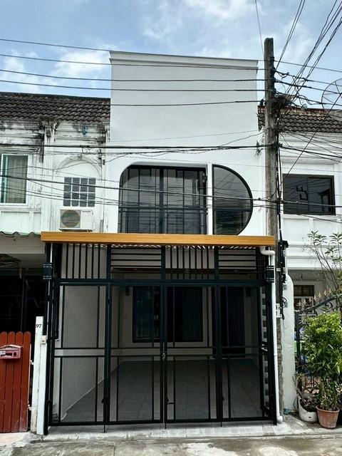 ขายทาวน์เฮ้าส์ 2 ชั้น 16 ตร.ว. หมู่บ้านประชากรไทย ลาดพร้าว 93 ใกล้รถไฟฟ้า (รีโนเวทใหม่)