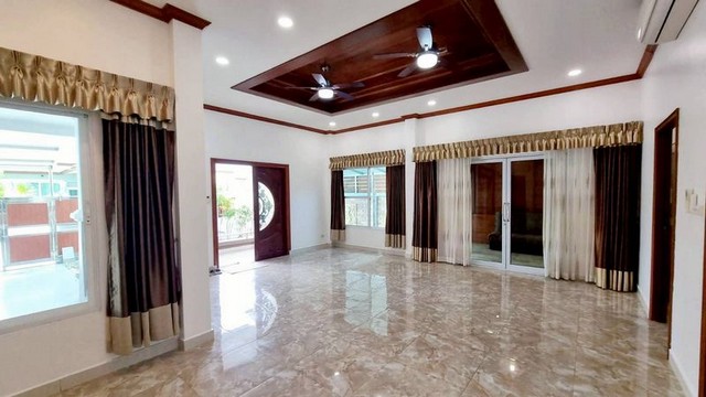 ขายบ้านพูลวิลล่า พัทยา จอมเทียน ใกล้ทะเลเพียง 3 กม. พร้อมสระว่ายน้ำ TP-H1636