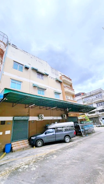 วิคตอเรีย การ์เด้นส์ 755 ม. ตลาดอุ่นเรือน 800 ม. 2น้ำ ให้เช่าสำนักงานชั้น 1 พร้อมเฟอร์ฯ 2 ห้อง ตลาดหน้าหมู่บ้านเศรษฐกิจ 450 ม.