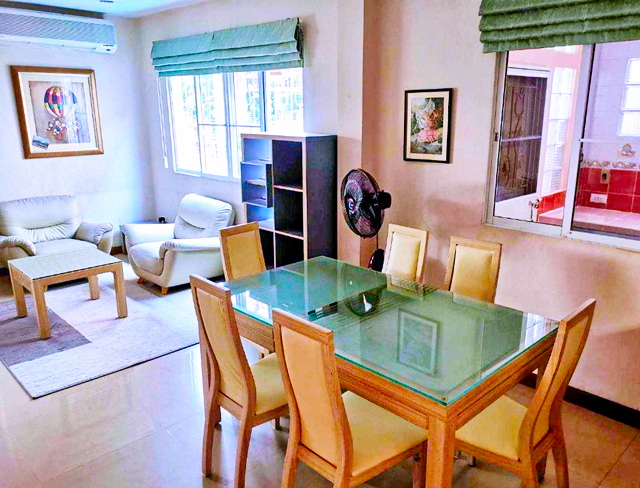 หรูหรา เซ็นทรัล อีสต์วิลล์ 1.7 กม. คาราโอเกะซิตี้ 350ม. เลียบทางด่วนเอกมัย-รามอินทรา ให้เช่าบ้านเดี่ยว 2 ชั้น 72ตร.วา.282ตร.ม.