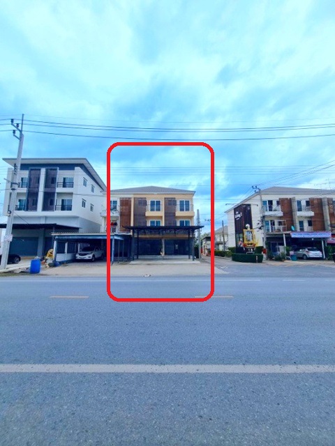 บ้านกล้วย-ไทรน้อย 2.3 กม. ให้เช่าอาคารโชว์รูม 3 ชั้น 2 คูหา 40 ตร. วา. 490 ตร.ม. 6 นอน  ทำเลเยี่ยม  8 น้ำ   MRT คลองบางไผ่ 4.6 กม.