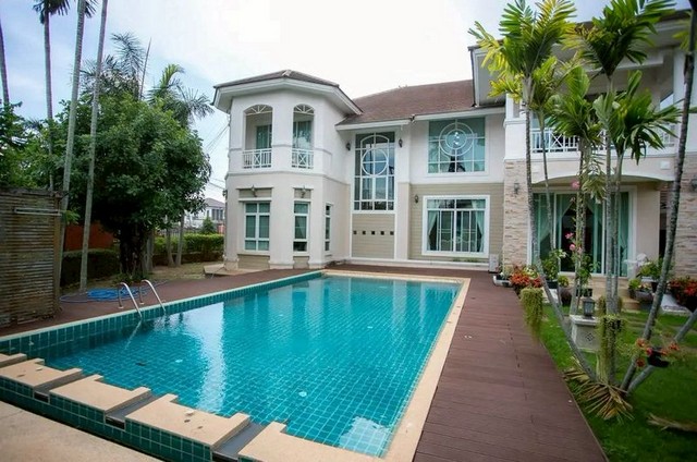 พูลวิลล่า 2 ชั้น ในโครงการ คุณภาพ พื้นที่กว้าง หนองจ๊อม สันทราย