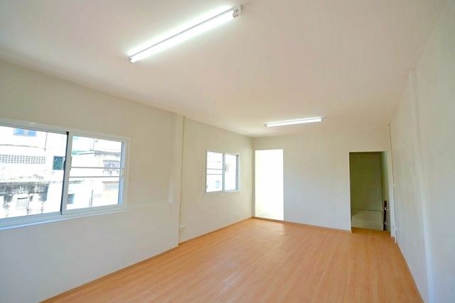 ไอคอนสยาม 1.5กม.BTS วงเวียนใหญ่ 475ม. ขายอาคารพาณิชย์ 4ชั้น หัวมุม 250ตร.ม. 16ตร.วา. นานาชาติ TSI วงเวียนใหญ่ 900 ม. 5นอน ย่านสาธร