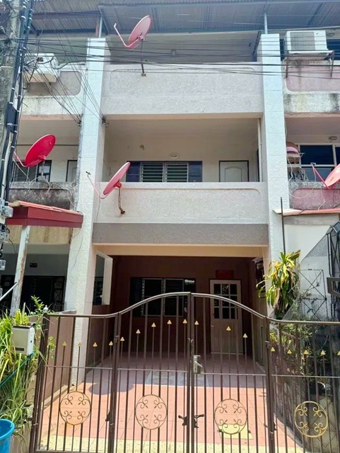 MRTบางอ้อ 1.6 กม.4 นอน 3 น้ำ ให้ ถ.บางกรวย-ไทรน้อย ม.มจพ. 2.5 กม. เช่าทาวน์เฮ้าส์ 3 ชั้น ตลาดสดศรีบางกรวย 1.5 กม.  สะพานพระราม 7 