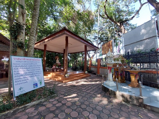 ประกาศขายกิจการโรงงานผลิตสมุนไพรครบวงจร เหมาะสำหรับนักลงทุนหรือผู้ที่ต้องการขยายธุรกิจด้านสุขภาพและสมุนไพรรายละเอียดกิจการโรงงานผลิตสมุนไพรและยาแผนโบราณ ดำเนินธุรกิจมากกว่า 24 ปีครอบคลุมการผลิต ยา อาหารเสริม เครื่องสำอางสมุนไพร และบริการแพทย์แผนไทย-สปาผลิตภัณฑ์สมุนไพรปลอดสารพิษกว่า 150 ขนาน จากสมุนไพร กว่า 90 ชนิดได้รับการรับรองมาตรฐาน ISO, GMP, HACCPมีใบอ