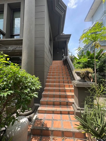 ให้เช่าทาวน์โฮม 3 ชั้น ย่านห้วยขวาง ใกล้ทางด่วน เหมาะทำโฮมออฟฟิศหรืออยู่อาศัย