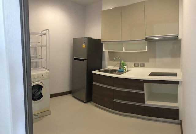 Supalai Oriental Sukhumvit 39 comfortable convenient peaceful 10th floor BTS Phrom Phong