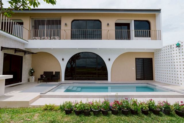 ขายพูลวิลล่าใหม่! 16.5 ล้าน #ใกล้กาดฝรั่ง หางดง วิวทุ่งนาและภูเขา บ้านหรูสไตล์รีสอร์ต บรรยากาศสงบ วิวโล่ง เหมาะทั้งอยู่อาศัย และปล่อยเช่า