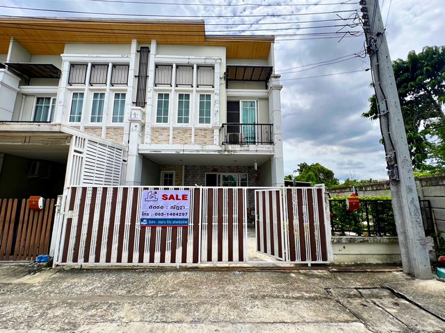 ขายทาวน์โฮม 2 ชั้น หมู่บ้าน โกลเด้น ซิตี้ ปิ่นเกล้า – จรัญสนิทวงศ์ หลังริม 