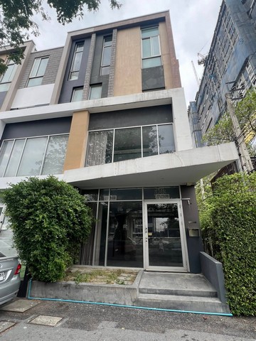 ขาย/ให้เช่า ทาวน์เฮาส์ 3.5 ชั้น (มีชั้นลอย) โครงการ Siamese Blossom @ Fashion รามอินทรา 64 พื้นที่ 30.3 ตร.ว ติดถนนใหญ่ รัชดา-รามอินทรา 