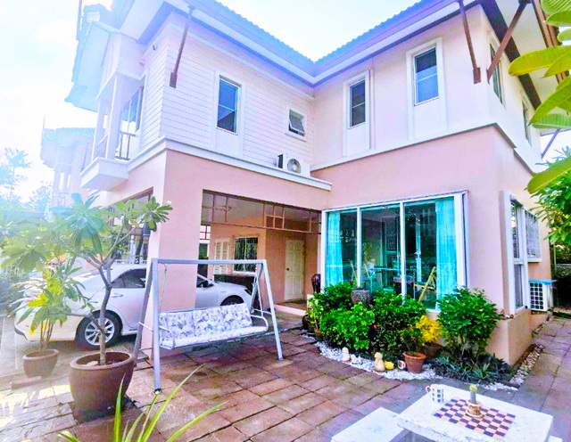 คาราโอเกะซิตี้ 350ม.ให้เช่าบ้านเดี่ยว 2 ชั้น หรูหรา 71ตร.วา.284ตร.ม.เลียบทางด่วนเอกมัย-รามอินทรา   เซ็นทรัล อีสต์วิลล์ 1.7 กม. 