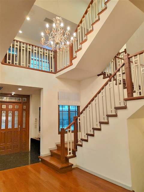 สุดหรู พร้อมสระว่ายน้ำส่วนตัว  4นอน ทองหล่อ เอกมัย BTS พระโขนง 500 ม.ให้เช่าบ้านเดี่ยว 3 ชั้น