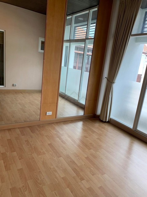 ให้เช่าทาวน์เฮ้าส์ 3 ชั้นหลังมุม 3 ห้องนอน บ้านกลางเมือง เออร์บาเนี่ยน พระราม 9-ลาดพร้าว เลียบด่วน ใกล้ MRT ลาดพร้าว