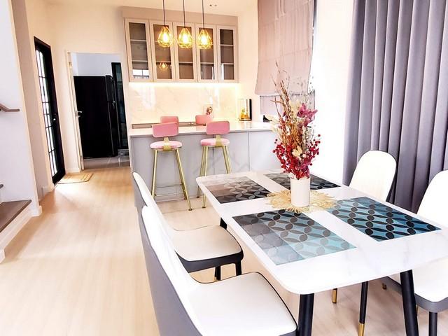 P1132 ให้เช่าบ้านแฝด โครงการ อณาสิริ รามคำแหง Anasiri Ramkhamhaeng ซอยเคหะร่มเกล้า 64 ใกล้เตรียมอุดมศึกษาน้อมเกล้า เฟอร์นิเจอร์ครบพร้อมอยู่