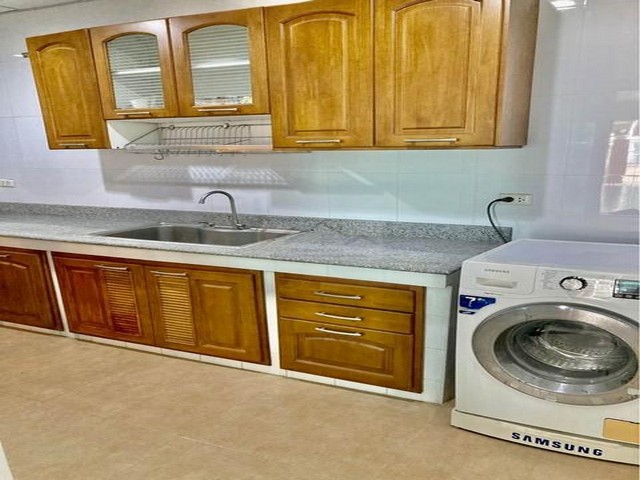 ให้เช่าทาวน์เฮ้าส์ 2ชั้น ซอยบางนาตราด 56 ใกล้ เซ็นทรัลบางนา เฟอร์นิเจอร์ครบพร้อมอยู่