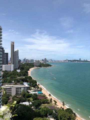 LV53239 ขาย Silver Beach (ซิลเวอร์ บีช) เป็นคอนโดมิเนียม ซอย หมู่บ้านรีเจ้นท์พาร์ค ตำบล นาเกลือ เมืองพัทยา ราคาขาย :  45 ล้านบาท  ที่ตั้ง :  ซอย หมู่บ้านรีเจ้นท์พาร์ค ตำบล นาเกลือ เมืองพัทยา จังหวัด ชลบุรี 20150ชื่อใครงการ : Silver Beach (ซิลเวอร์ บีช)รายละเอียด :- ห้องขนาด 596 ตร.ม.- 4 ห้องนอน - 5 ห้องน้ำ - ห้องแม่บ้าน- โถงกลางเป็น double volume - ห้องชั้น 23 บนสุดของอาคาร- รวมเฟอร์นิเจอร์ครบ- แอร์ทุกห้อง- Seaview ทุกห้