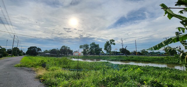 ขายที่ดินติดคลองรังสิต-นครนายก คลอง14 ขายที่ดิน 1 ไร่ ติดคลองรังสิต-นครนายก คลอง14 ใกล้กับมหาวิทยาลัยนานาชาติเซนต์เทเรซา ติดถนนลาดยาง บรรยากาศดี วิวคลองที่ตั้ง : ตำบล บึงศาล อำเภอองครักษ์ นครนายก 26120เนื้อที่ 1-0-90.6 ไร่ -  กว้างโดยประมาณ 25 ม.-  ยาวโดย ประมาณ 85 ม.ลักษณะ: เป็นที่ดินเปล่าอยู่ใกล้กับ หาวิทยาลัยนานาชาติเซนต์เทเรซา คลอง 14-  ด้านหน้าที่ติด คลองรังสิต คลอง14 และมี