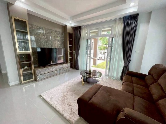 ให้เช่าบ้านเดี่ยวสร้างใหม่ 2 ชั้น ทำเลดี พร้อมอยู่ ติดถนนสายกำแพงสายใหม่