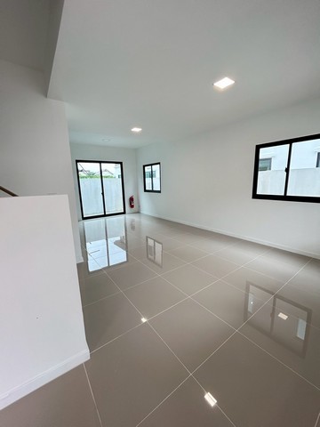 บ้านใหม่ให้เช่า 2 ชั้น สไตล์โมเดิร์นล้านนา เมืองเชียงใหม่ ใกล้สนามบิน