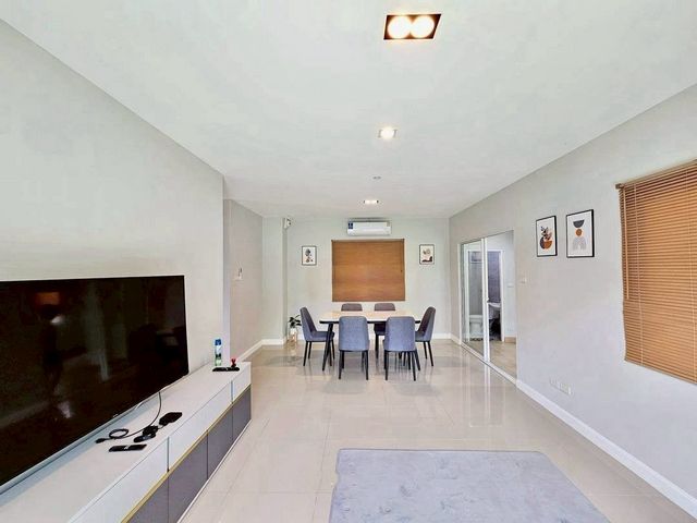 ให้เช่า 35,000 บาท/เดือน ขาย 5.2 ล้าน 60.5 ตรว. #กาญจน์กนก20 #รวมโชค บ้านเดี่ยว 2 ชั้น หลังใหญ่ #เฟอร์นิเจอร์ครบ พร้อมเข้าอยู่ทันที