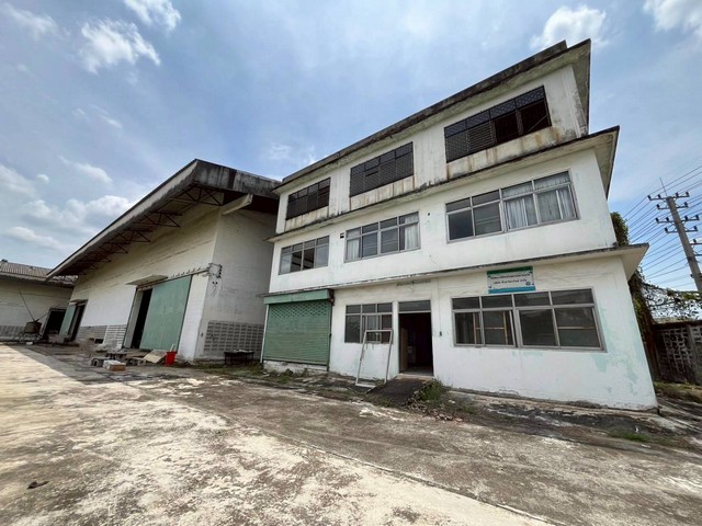 โรงงานพร้อมสำนักงาน 3 ชั้น พื้นที่ 2-3-82 ไร่ ซ.สุขาภิบาล 2 ถ.พุทธมณฑลสาย 4 ต.อ้อมน้อย อ.กระทุ่มแบน จ.สมุทรสาคร