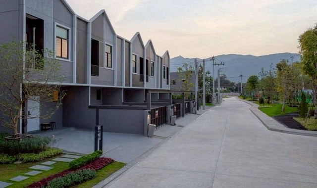 ทาวน์เฮ้าส์ 2 ชั้น ใกล้รร.นานาชาติNIS โซนช้างเผือก  