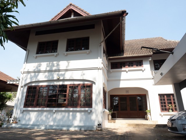 ขายบ้านเดี่ยว 256ตร.ว. ใกล้ห้างแฟชั่นไอส์แลนด์ และ เดอะมอลล์ บางกะปิ หมู่บ้านนวธานี (ซอยเสรีไทย 59)เพียง  5 นาที ถึงทางด่วนวงแหวนกาญจนาภิเษก