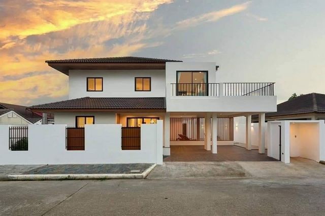 ให้เช่า 65,000 บาท/เดือน #โซนป่าแดด #อำเภอเมือง 61 ตรว. #สไตล์โมเดิร์น #เฟอร์นิเจอร์ครบ เดินทางสะดวก ใกล้เมือง บรรยากาศดี ปราศจากเสียงรบกวน