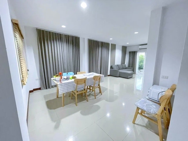 ถ.มิตรไมตรี  MRTสุวินทวงศ์ โลตัส หนองจอก ใหญ่มาก เช่าบ้าน 2 ชั้น หลังริม 45 ตร.วา.180 ตร.ม.สกุลดี จัดเต็มเฟอร์ฯ และเครื่องใช้ไฟฟ้า