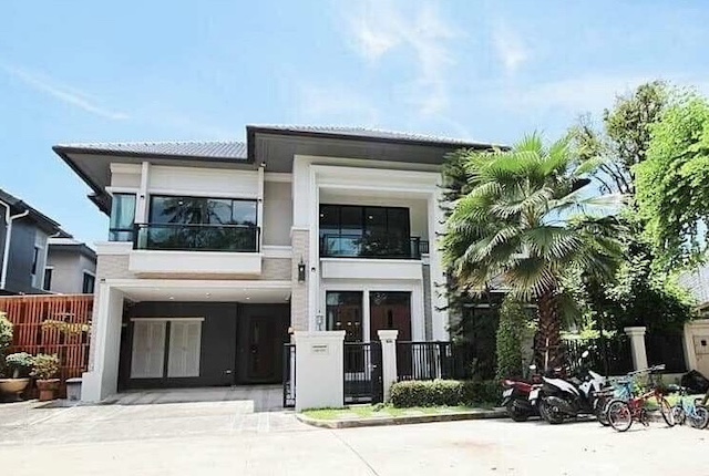 BH3718 บ้านเดี่ยวหรู 2 ชั้น ให้เช่า แกรนด์บางกอก บูเลอวาร์ด สาทร ถ.กัลปพฤกษ์ บ้านสวยหลังริมใน ตรงข้ามสวน พร้อมบ่อปลาคราฟ