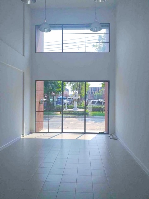 เพชรเกษม77-81 ให้เช่าอาคารพาณิชย์ 3.5ชั้นหลังมุม หนองแขม 1.2กม. 5นอน โฮมโปร เพชรเกษม 2.5 กม 29ตร.วา. 359ตร.ม. 3น้ำ ม.เอเชียอาคเนย์ 2.8กม.