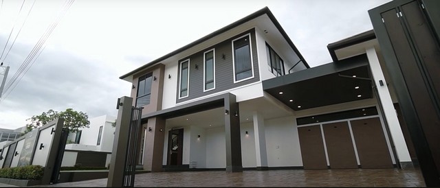 ขาย Modern Pool Villa หรู หมู่บ้านวังตาล สันผักหวาน หางดง เชียงใหม่ บ้านหรูพร้อมสระว่ายน้ำส่วนตัว บรรยากาศร่มรื่น เงียบสงบ เหมาะสำหรับครอบครัวที่ต้องการความเป็นส่วนตัวและใกล้ชิดธรรมชาติ เดินทางสะดวกเพียงไม่กี่นาทีจากสิ่งอำนวยความสะดวกในเมืองเชียงใหม่ ทำเลที่ตั้งหมู่บ้านวังตาล ต.สันผักหวาน อ.หางดง จ.เชียงใหม่เดินทางสะดวก ใกล้แหล่งอำนวยความสะดวก แมคโคร หางดง 