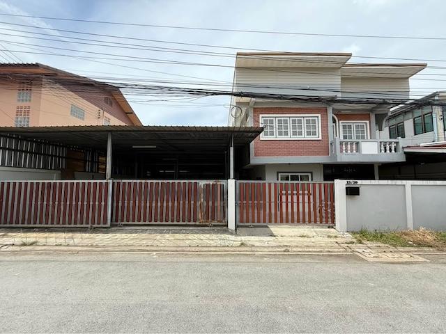 ให้เช่าบ้านเดี่ยว 2 ชั้นพร้อมโกดังบนเนื้อที่ 100 ตรว. นวมินทร์ 42 เดินทางสะดวก ใกล้เลียบด่วน